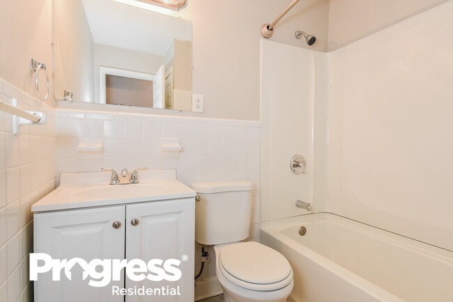 Building Photo - 643 Milford Dr SW