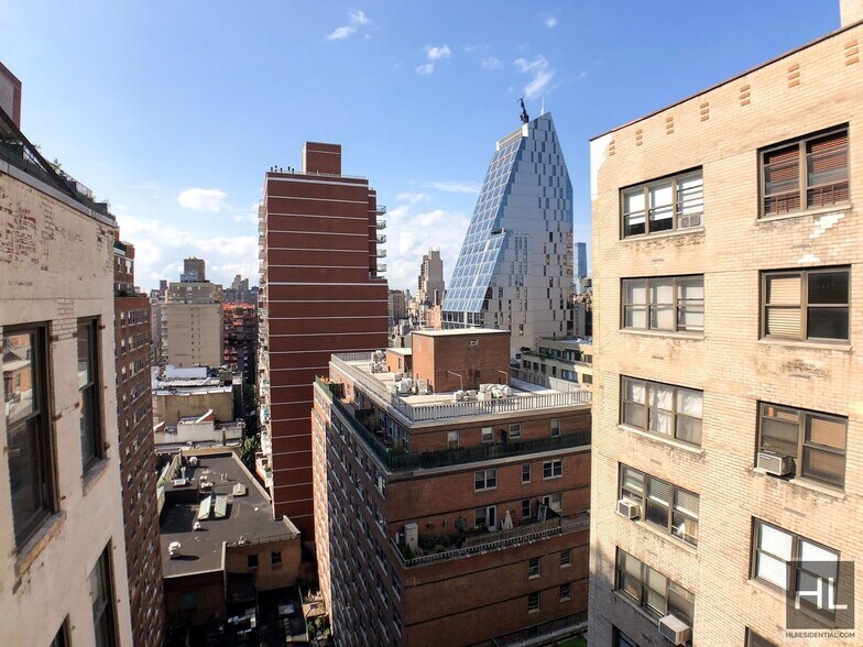 Building Photo - 5 AVENUE
