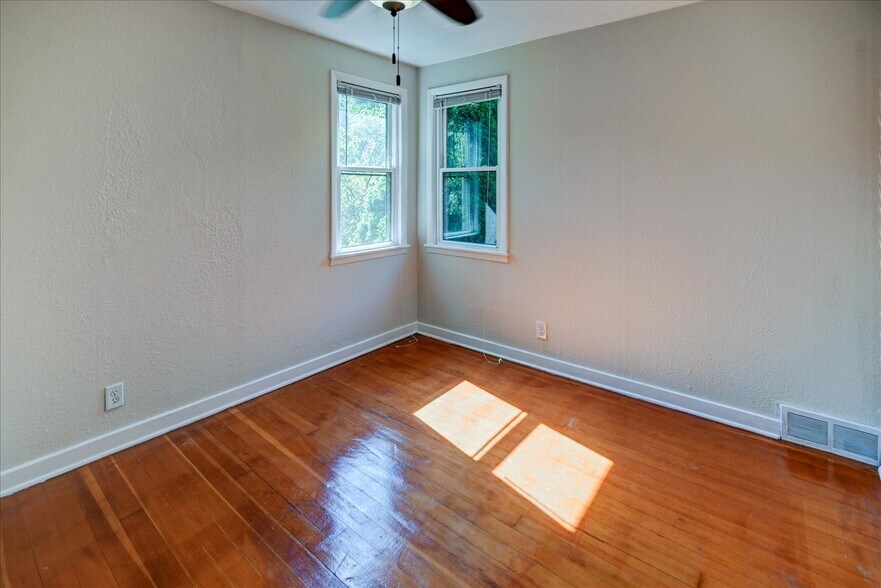 Building Photo - 1404 Wyldhaven Ave