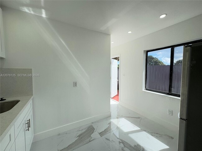 Building Photo - 10330 SW 35th Terrace
