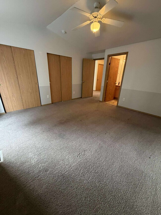 Building Photo - 904 Avalon Ct SE