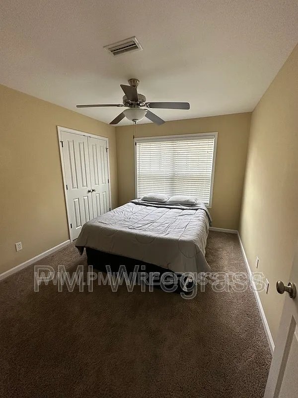 Building Photo - 214 Winterberry Way