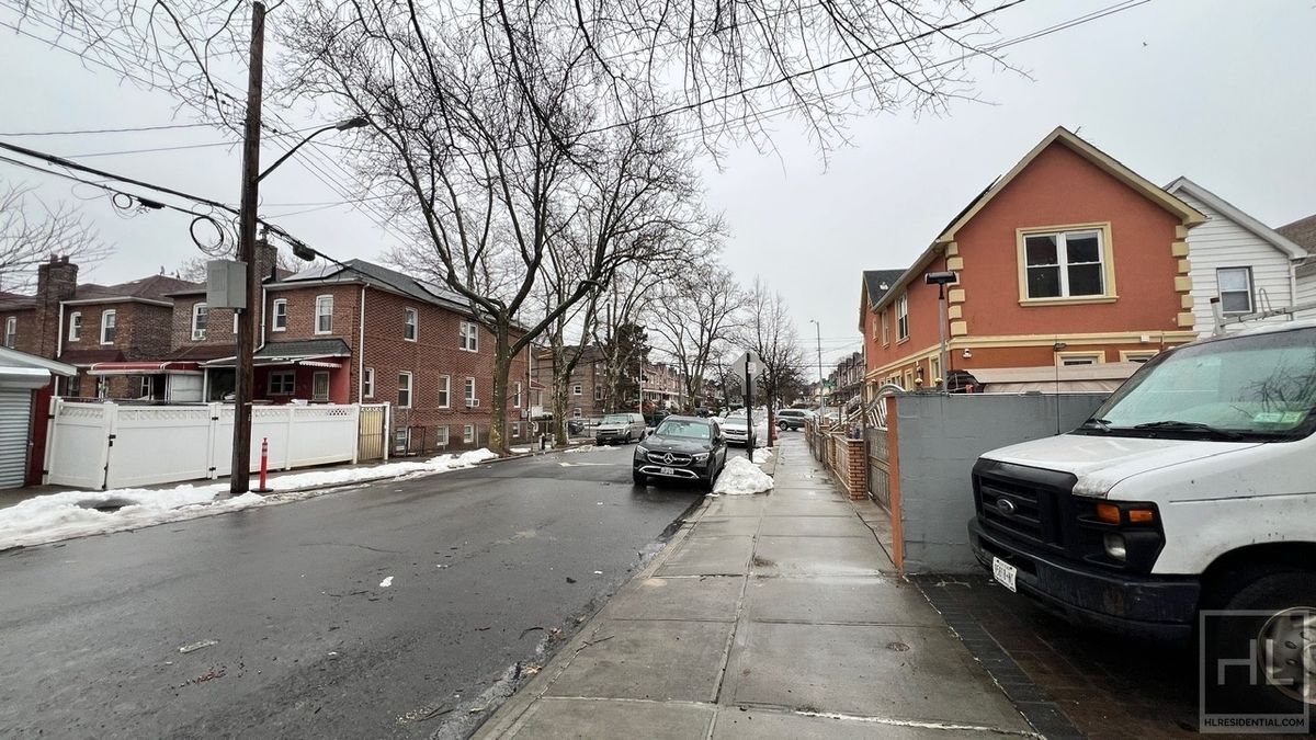 Building Photo - 718 E 39th St