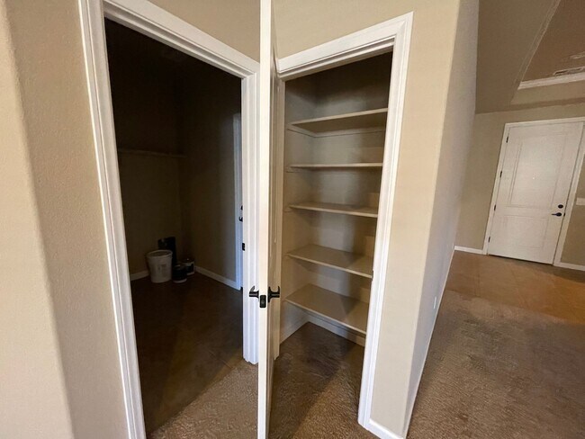 Building Photo - Kiley Ranch 3 bedroom 2 bath- Available NOW