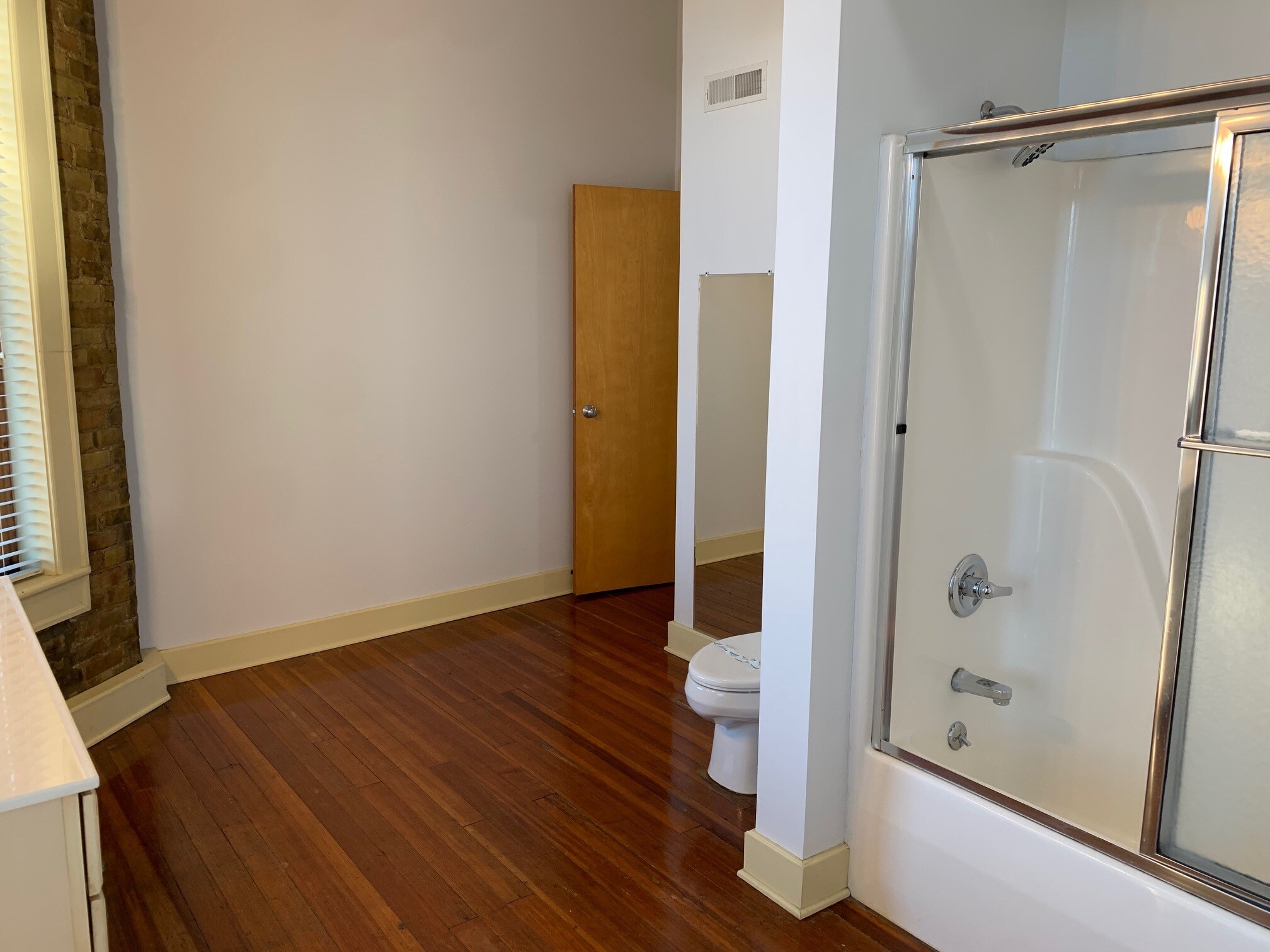 Building Photo - 515 N Main St