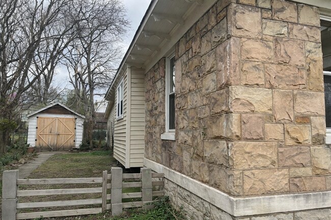 Building Photo - 2502 Blair Blvd