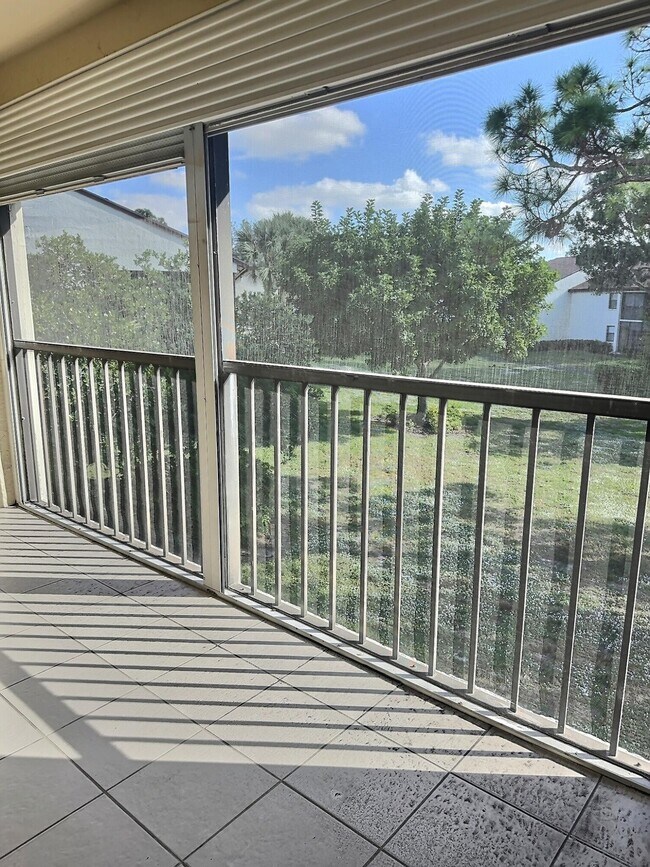 Building Photo - 3348 Lucerne Park Dr