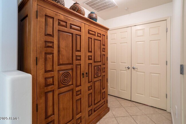 Building Photo - 5450 E Deer Valley Dr