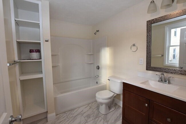 Building Photo - 23 Sawin St