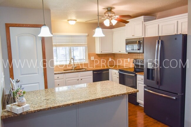 Building Photo - 3 Bedroom 2.5 Bath home
