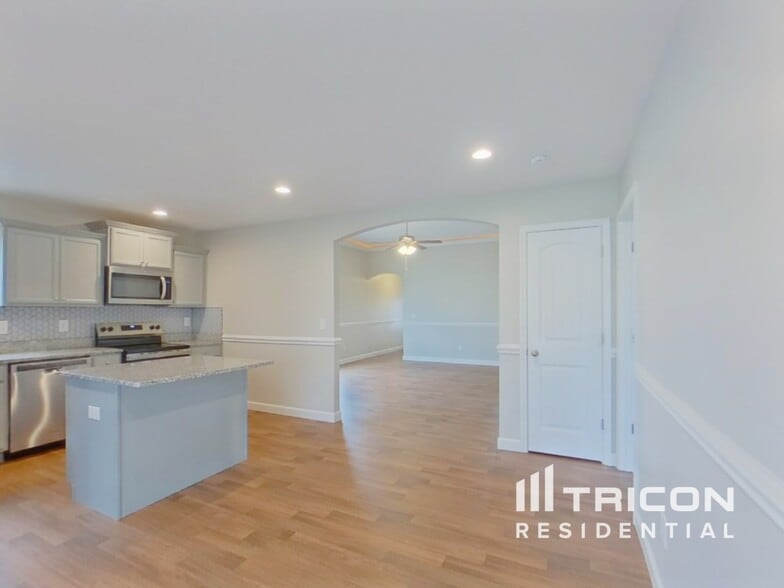 Building Photo - 800 Alley Ridge Dr