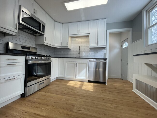 Building Photo - 4059 Brunswick Ave S