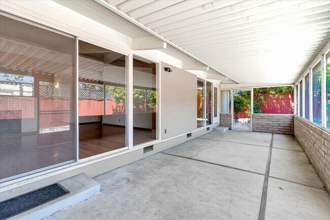 Building Photo - 3 Bedroom 2 Bath Home located in Palo Alto's Palo Verde Neighborhood!