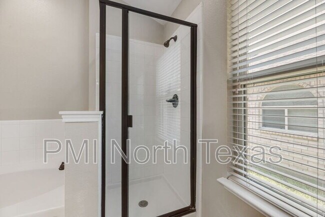 Building Photo - 2677 Calmwater Dr