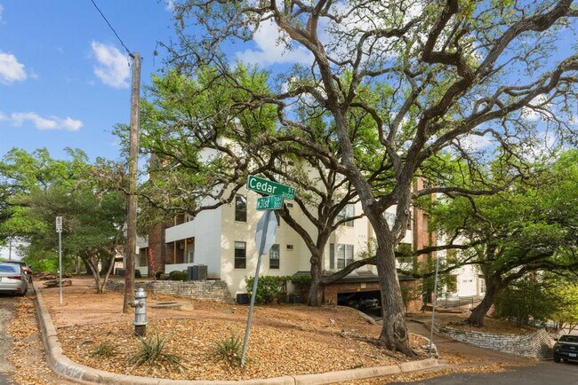 Building Photo - 3001 Cedar St