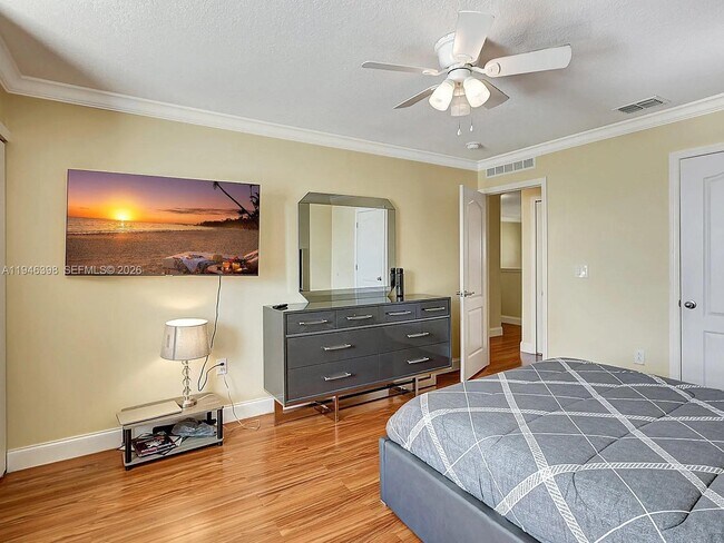 Building Photo - 1018 SW Eckard Ave