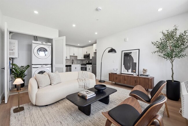 Building Photo - 337 Johnston Ave