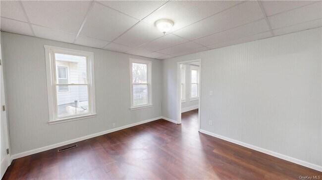 Building Photo - 18 Chestnut St