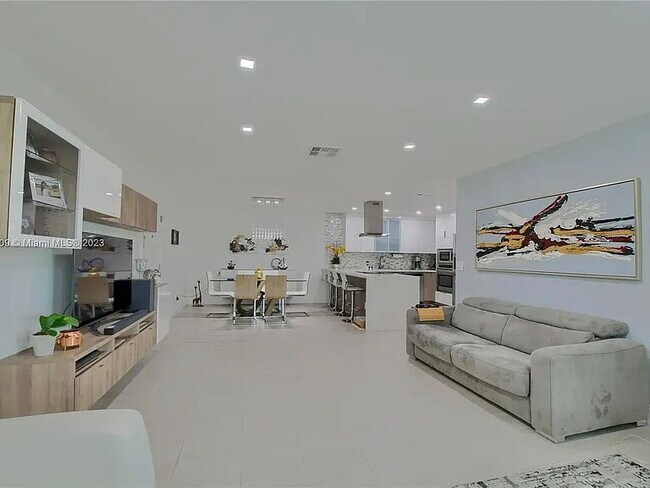 Building Photo - Spacious 1BR, 1BA Master Suite, Gem in Boca Raton – 1,170 sq ft of Comfort & Style! - Looking for...