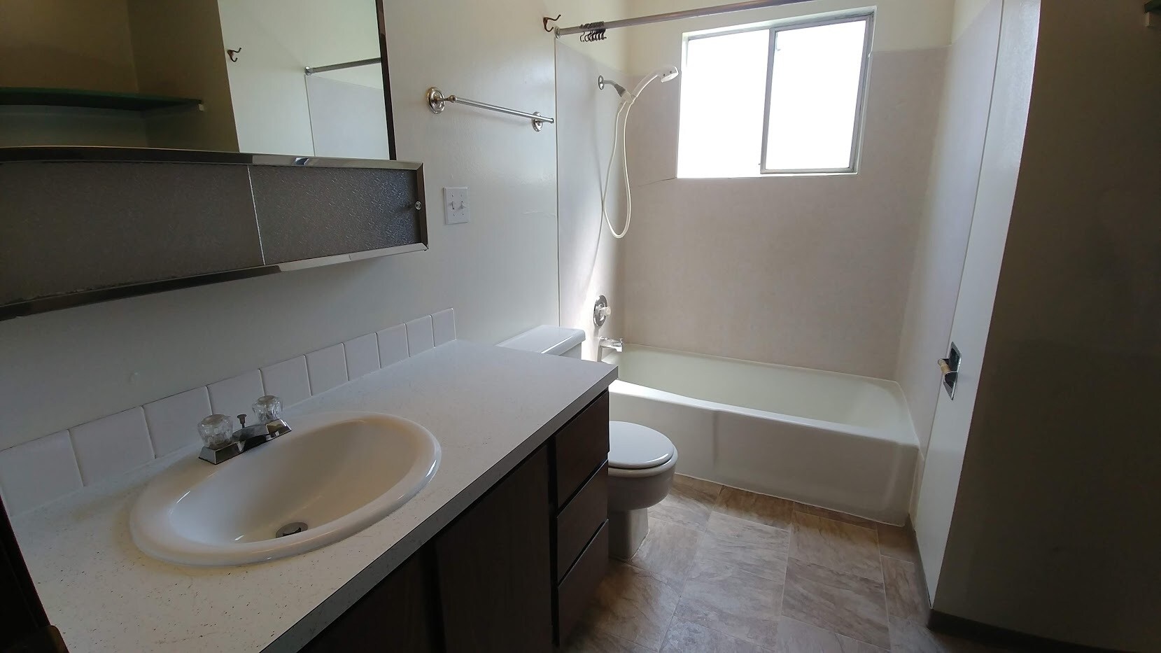 Building Photo - 305 NW Robert St