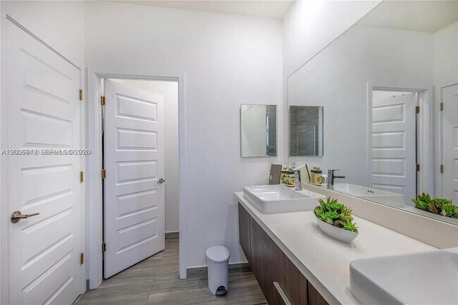 Building Photo - 8805 NW 103rd Pl