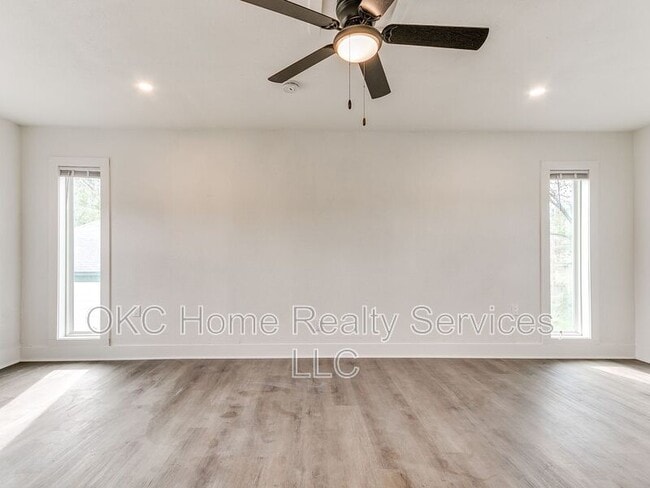 Building Photo - 1812 W Noble Ave