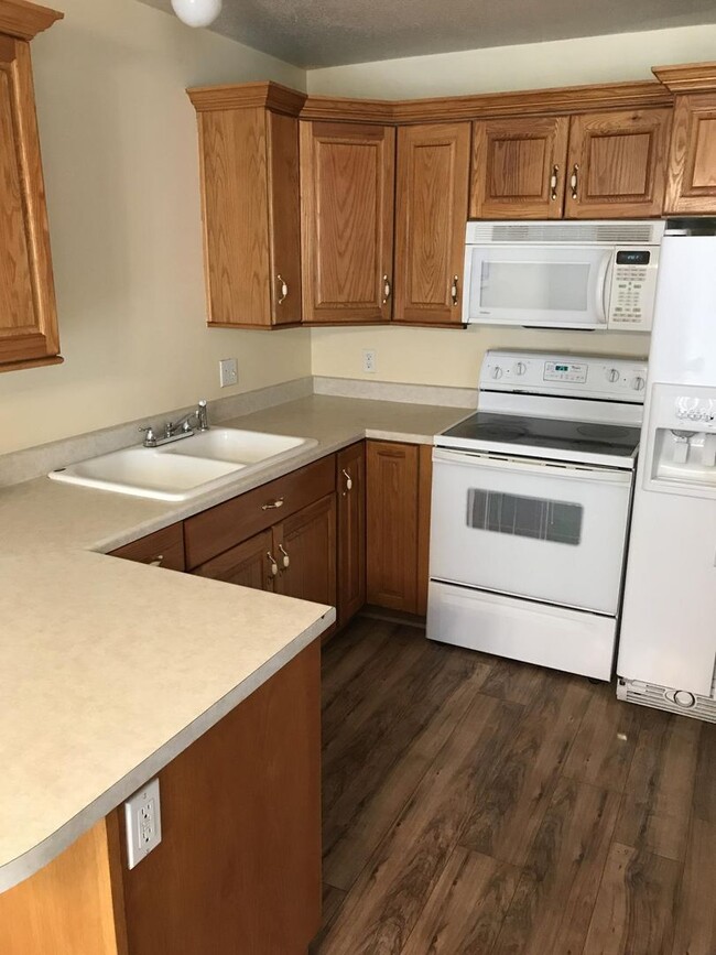 Building Photo - 808 S 150 E