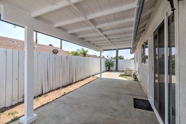 Building Photo - Cozy 3 Bedroom, 2 Bathroom Home by Shandin...