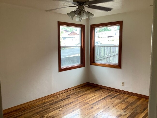 Building Photo - 2049