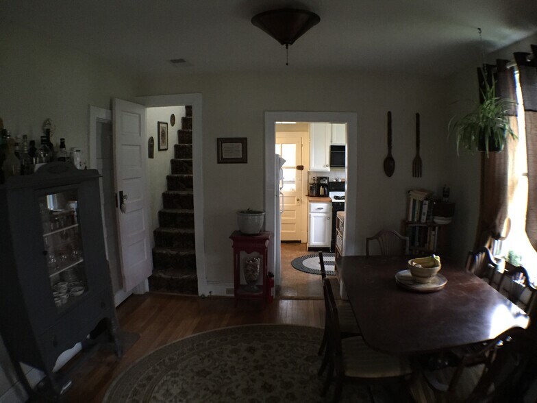 Building Photo - 1041 Taussig Place Northeast