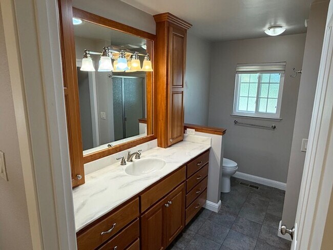 Building Photo - Massive 4-Bedroom home in Quiet Green Vall...