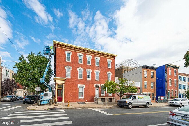 Building Photo - 825 S 12th St