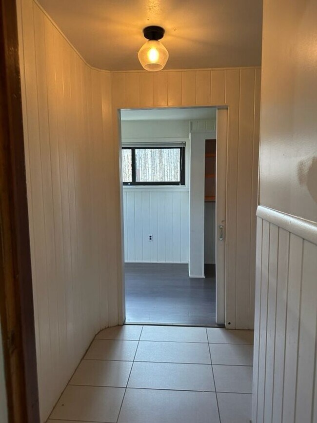 Building Photo - 1361 Santa Rosa Dr