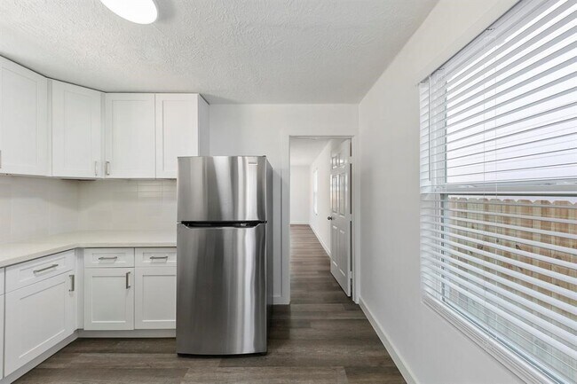 Building Photo - 708 38th St