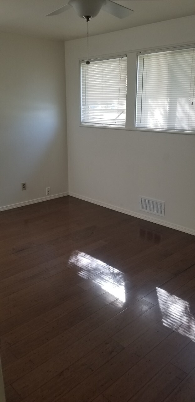 Building Photo - Cedar Duplex