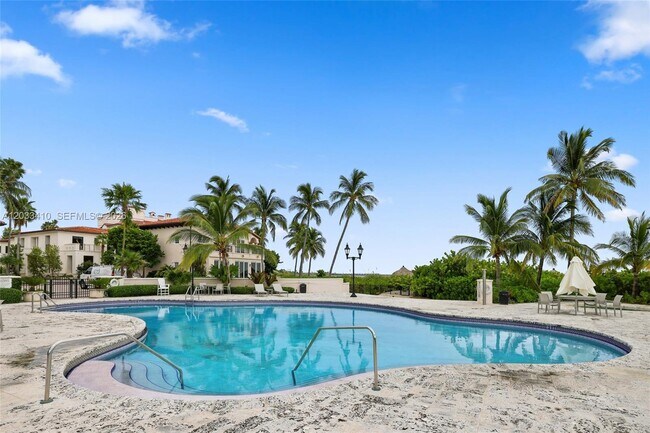 Building Photo - 19122 Fisher Island Dr