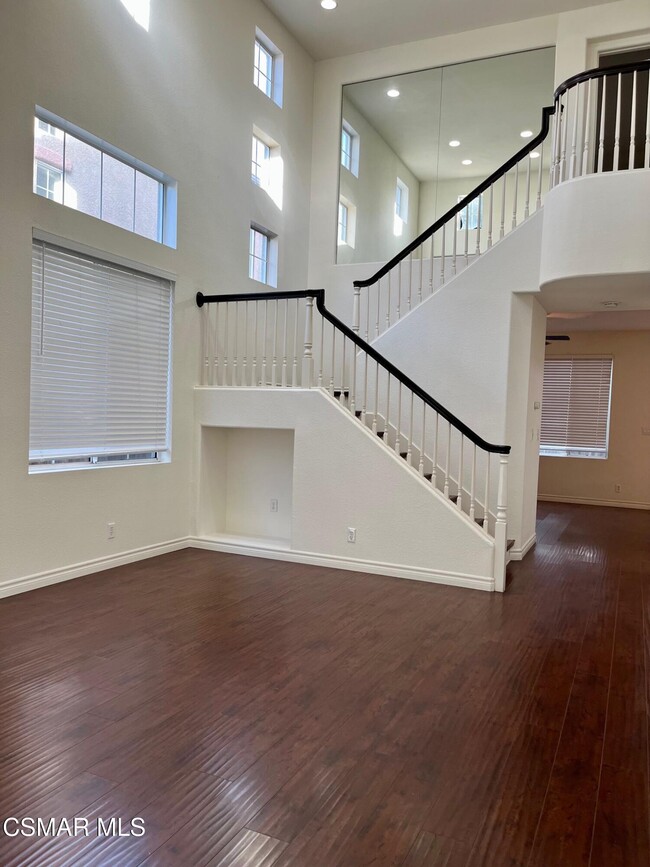 Building Photo - 658 Avenida Magdalena