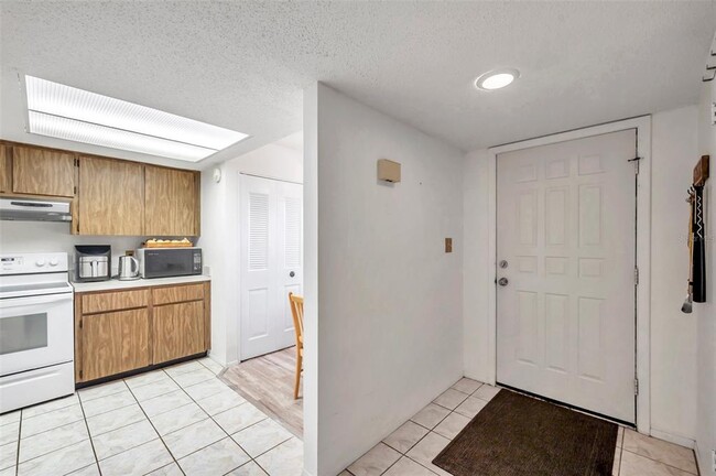 Building Photo - 3840 Staysail Ln