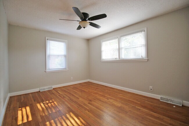 Building Photo - 2807 Holt Dr