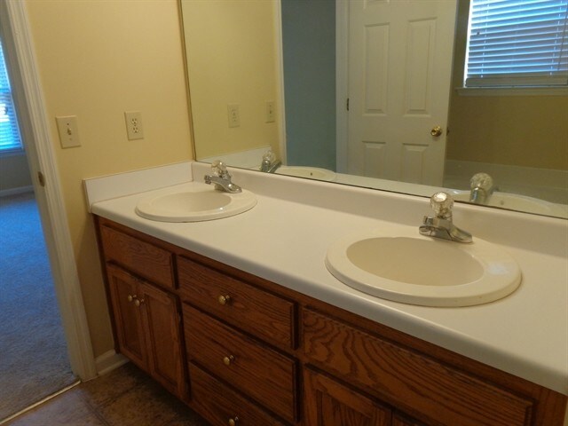 Building Photo - 129 Candle Woods Dr