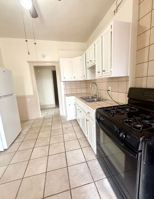 Building Photo - 207 Midway Ave