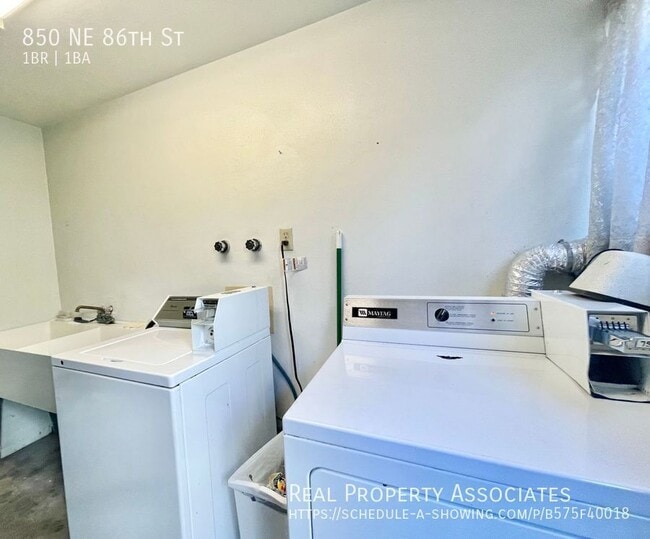 Building Photo - 850 NE 86th St