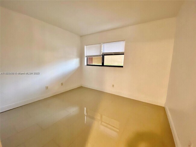 Building Photo - 3199 Foxcroft Rd