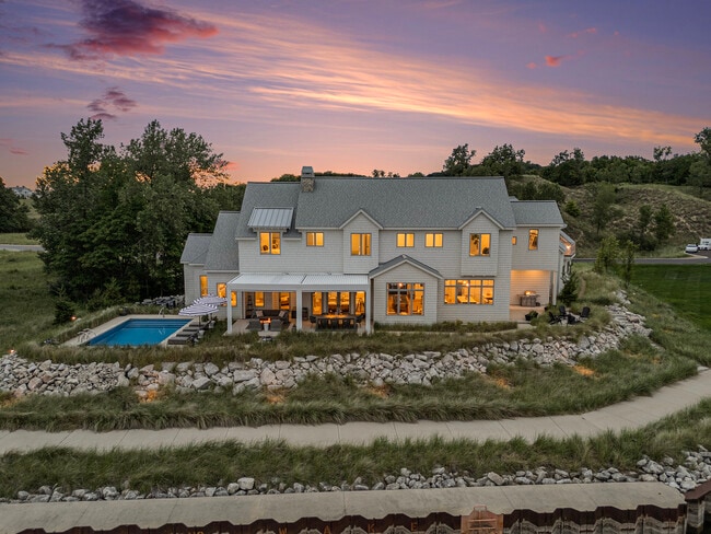 Building Photo - 6736 Saugatuck Bch Rd