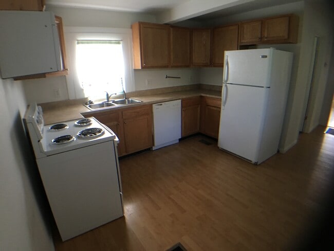 Building Photo - Radford (West End), 2 BR / 1 BA, Available August