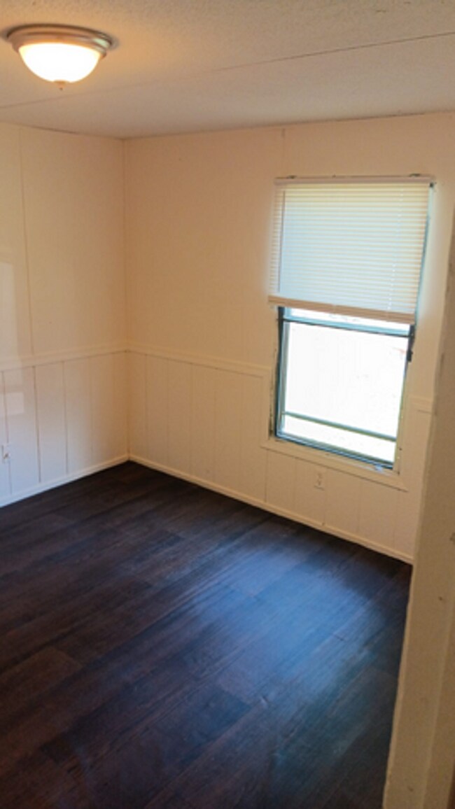 Building Photo - Renovated 2-Bed, 1-Bath Camper