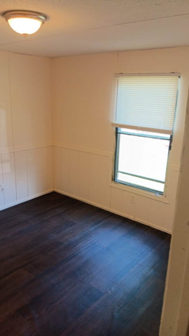 Building Photo - Renovated 2-Bed, 1-Bath Mobile Home