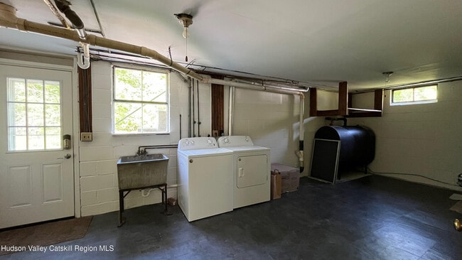 Building Photo - 12 Duzine Rd