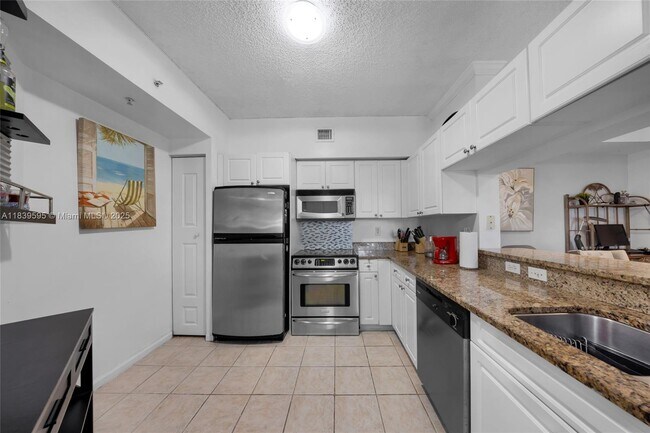 Building Photo - 17150 N Bay Rd