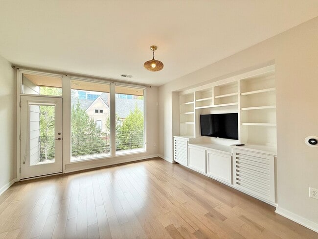 Building Photo - Premier 2BD, 2.5BA Downtown Raleigh Townho...